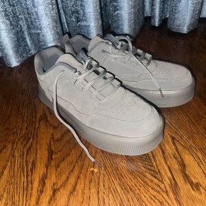 Stunning Grey sneakers